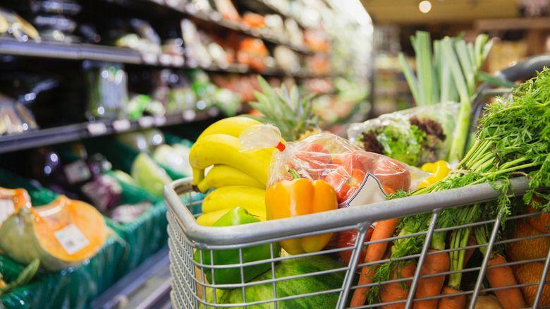 A realistic view of food and grocery shopping in Dubai, illustrating everyday food expenses in 2026.