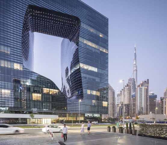 02 Zha Opus ©laurianghinitoiu